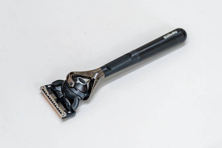 谁在守护手动剃须刀的荣光？吉列引力盒、极光、热感系列剃须实测