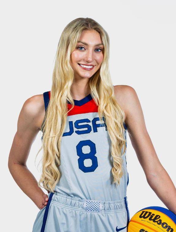 库里妹惊艳亮相wnba,身材火辣堪比超模,库嫂阿耶莎赞不绝口_卡梅隆