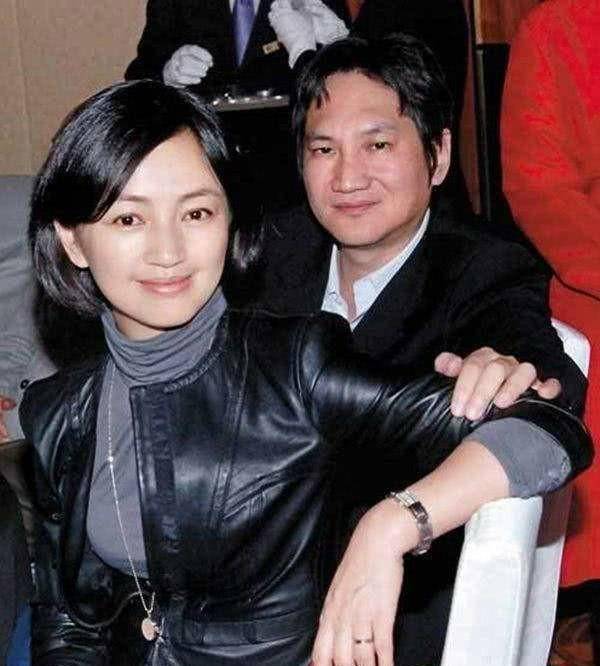 37岁嫁入豪门,老公却被吐槽长得丑,如今45岁的她很美很幸福_罗海琼