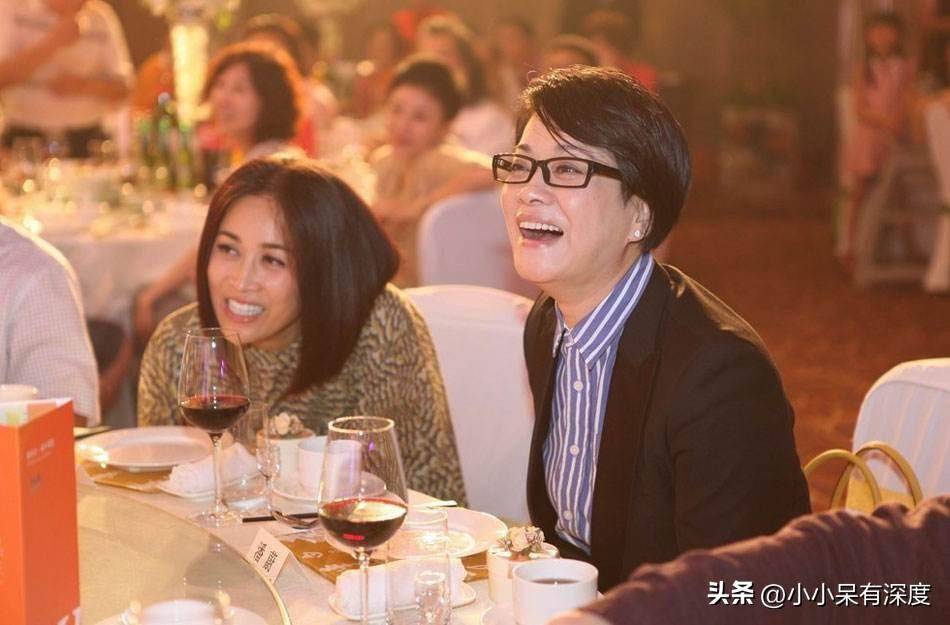 那英近况,她儿女双全,儿子皮肤黝黑像前夫,女儿可爱像现任丈夫_高峰