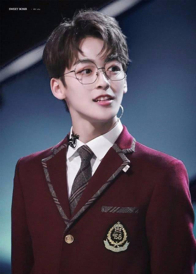 r1se首个vlog来袭,周震南,何洛洛真的是太亮眼了!_队伍_男孩_宝藏