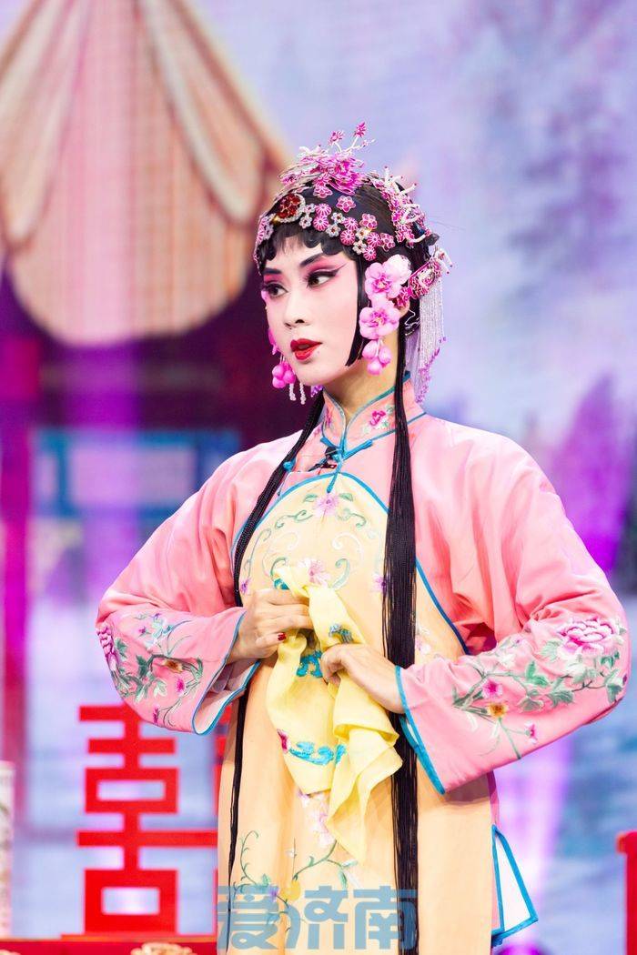 何瑞雪是济南市吕剧院优秀青年演员,她于2001年进入济南市艺术学校