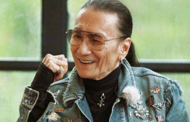 85岁谢贤近况曝光:分手后,身边无儿女陪伴,只能找前妻解闷_谢霆锋