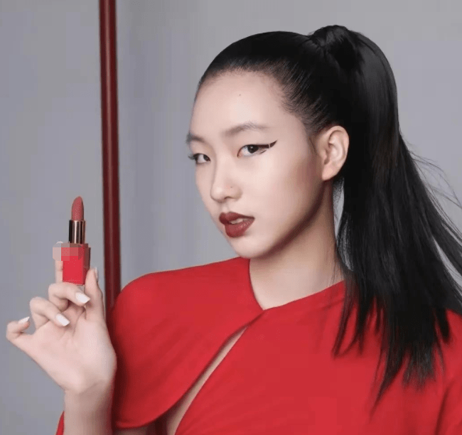 valentino 平时的代言人都是像孙俪这样的顶尖演员,所以小s的大女儿能