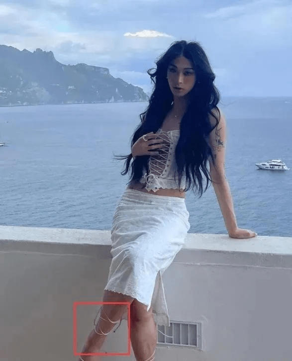 伊能静20岁儿子曝泳装照,比妈还性感,网友:模糊性别,不可取!