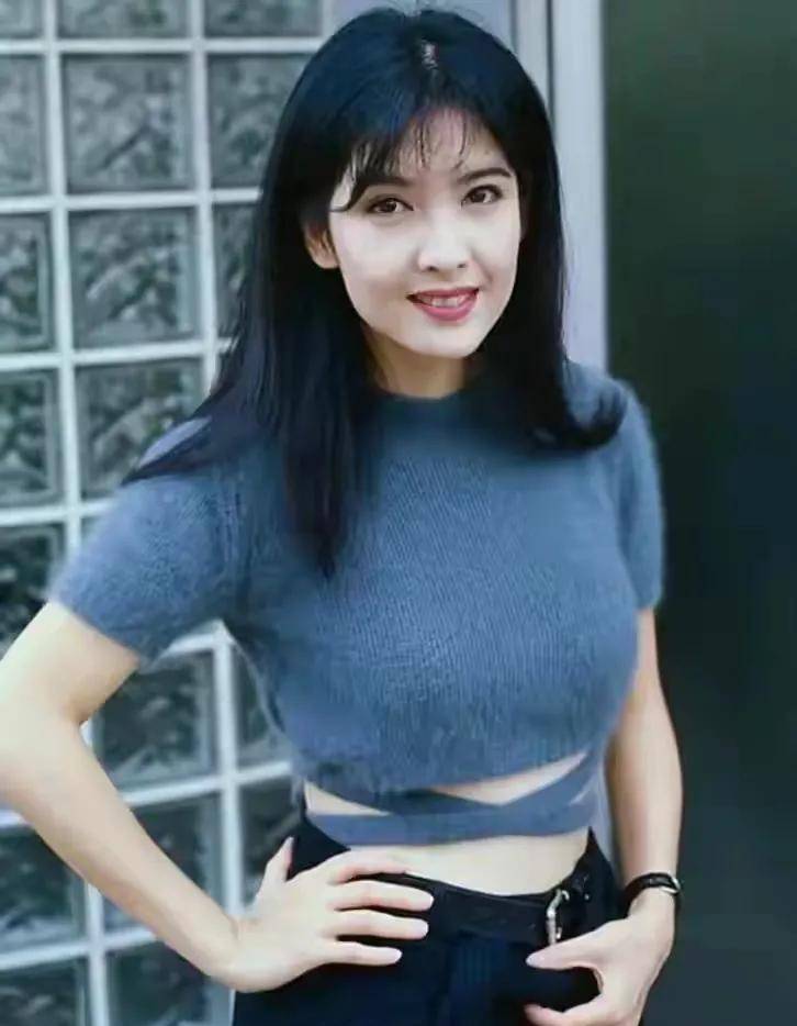 年轻时颜值无人超越,老了时有的无法"辨认"_身材_李丽珍_周慧敏