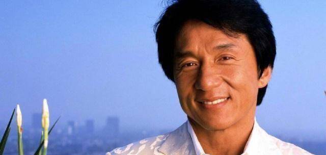 成龙的双眼皮也被割掉了?网友:难怪他儿子不喜欢他!_香港_大哥_电影界