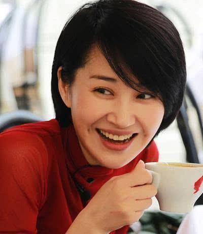 1969年的许晴,马上就50岁了,但是岁月对她似乎格外优待,如果不说年龄