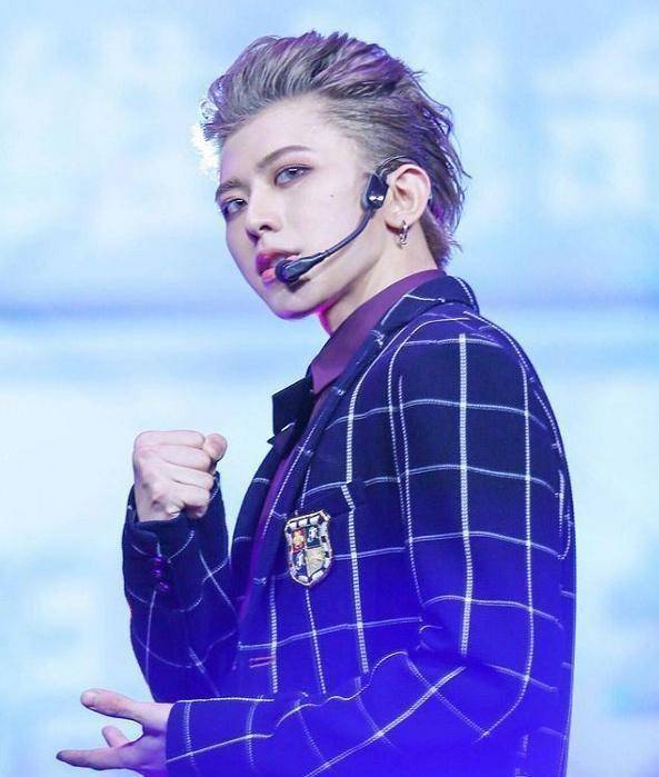 蔡徐坤大背头vs陈立农掀刘海,看完才知道,小鲜肉为啥不爱寸头_哥哥