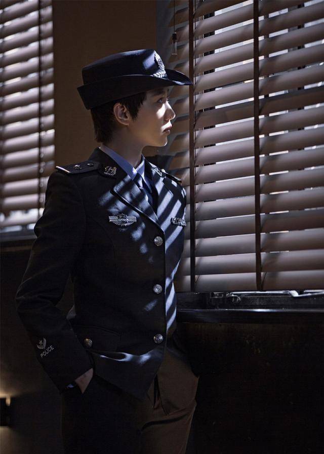 当女明星穿上警服,谁才是最美警花?_女警_一身_刘诗诗