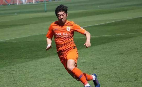 崔鹏下赛季若不退役去黄海行不行,踢中乙去淄博也是不错的选择_山东