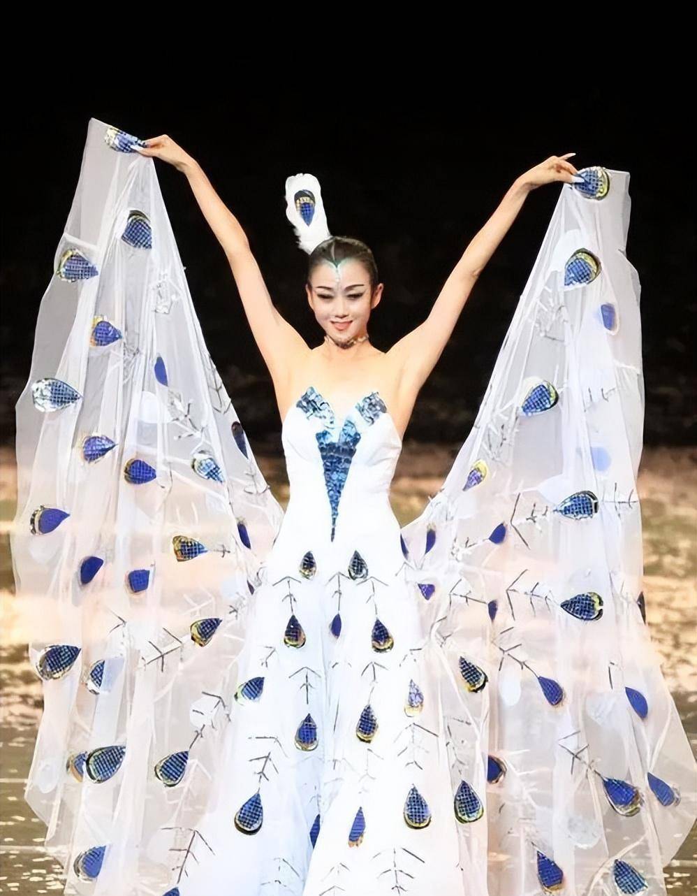 舞蹈水平提高,杨丽萍不再满足于现状,渴望着有朝一日能成为一名真正的