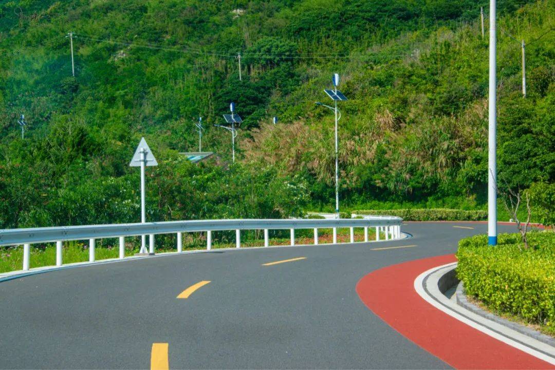 在车上抓拍左岸公路,虽然构图随意,但真实的画面仍然很漂亮_前往_因为