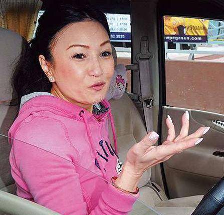 关礼杰,今年已经58岁了,他对妻子十分深情,两个女儿很漂亮_安娜_电视