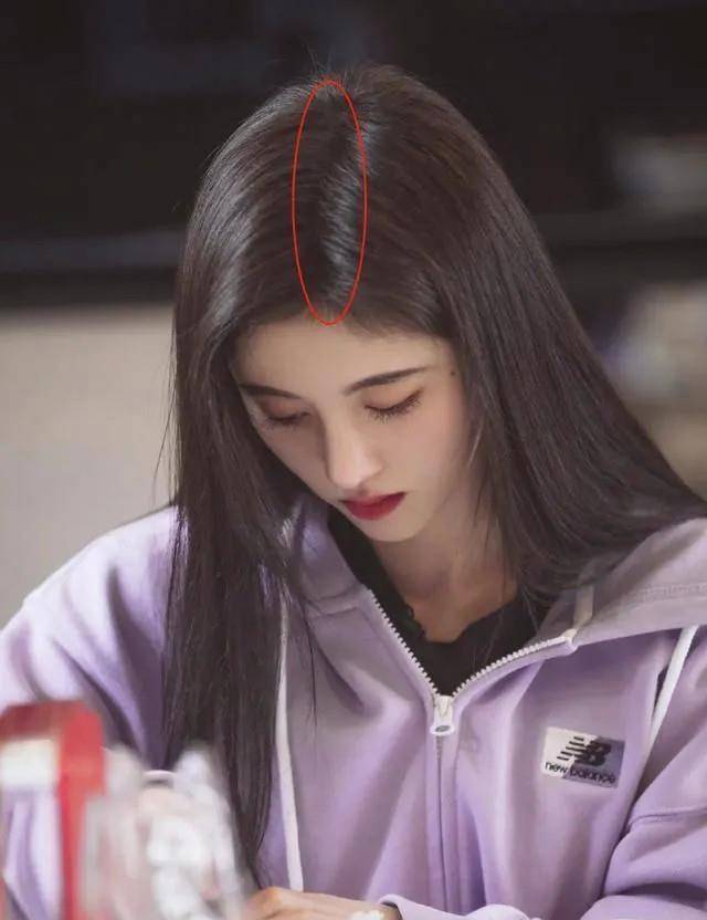 鞠婧祎无论从家庭背景,颜值,身材都没有其他成员优秀.