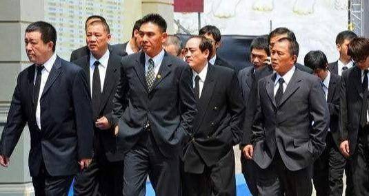 陈启礼出狱后洗心革面,为了躲避兄弟的骚扰,他不得已出家做和尚_吴敦