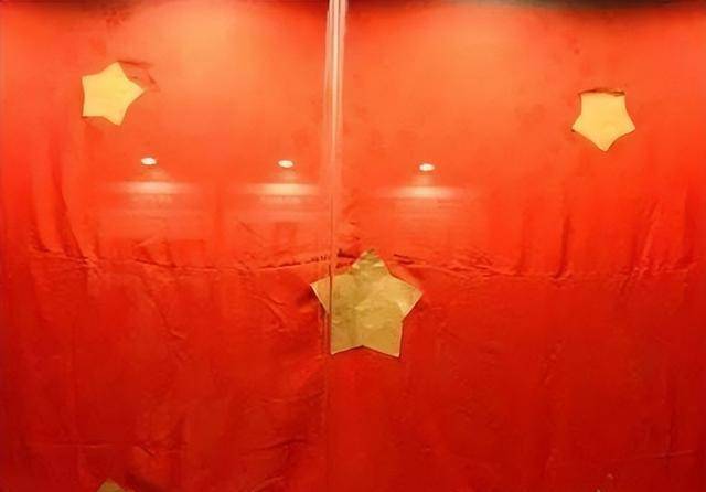2007年渣滓洞被洪水损坏,意外发现一洞口,洞中物品揭开沉痛历史