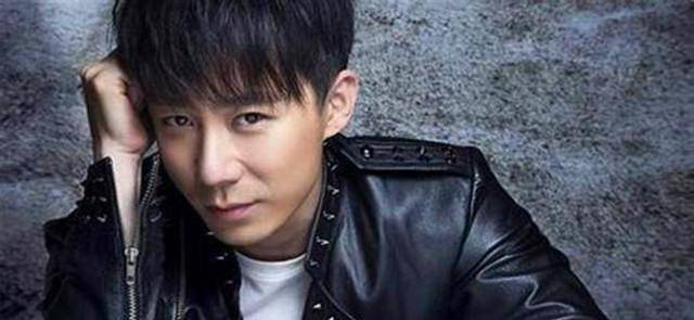 王茂蕾被捧红,不仅仅是因为在剧中精彩的表演,更重要的是和何炅长得像