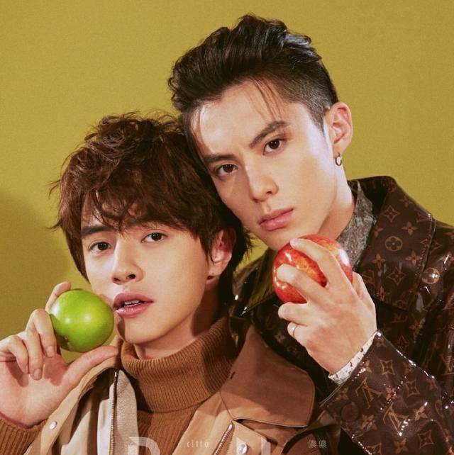 道明寺和花泽类同床睡,各种奇葩睡姿,网友:耳根红怎么回事?