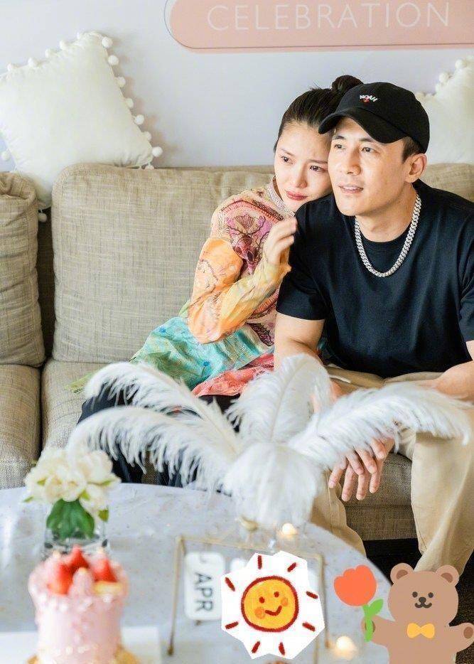 不知不觉杜淳的女儿小蛋饺已经满月了,回想起上一次杜淳官宣自己当