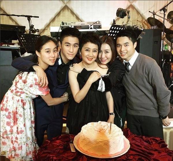 二房会生娃,三房擅交际,四房年轻,赌王的人生要开挂_黎婉华_蓝琼璎