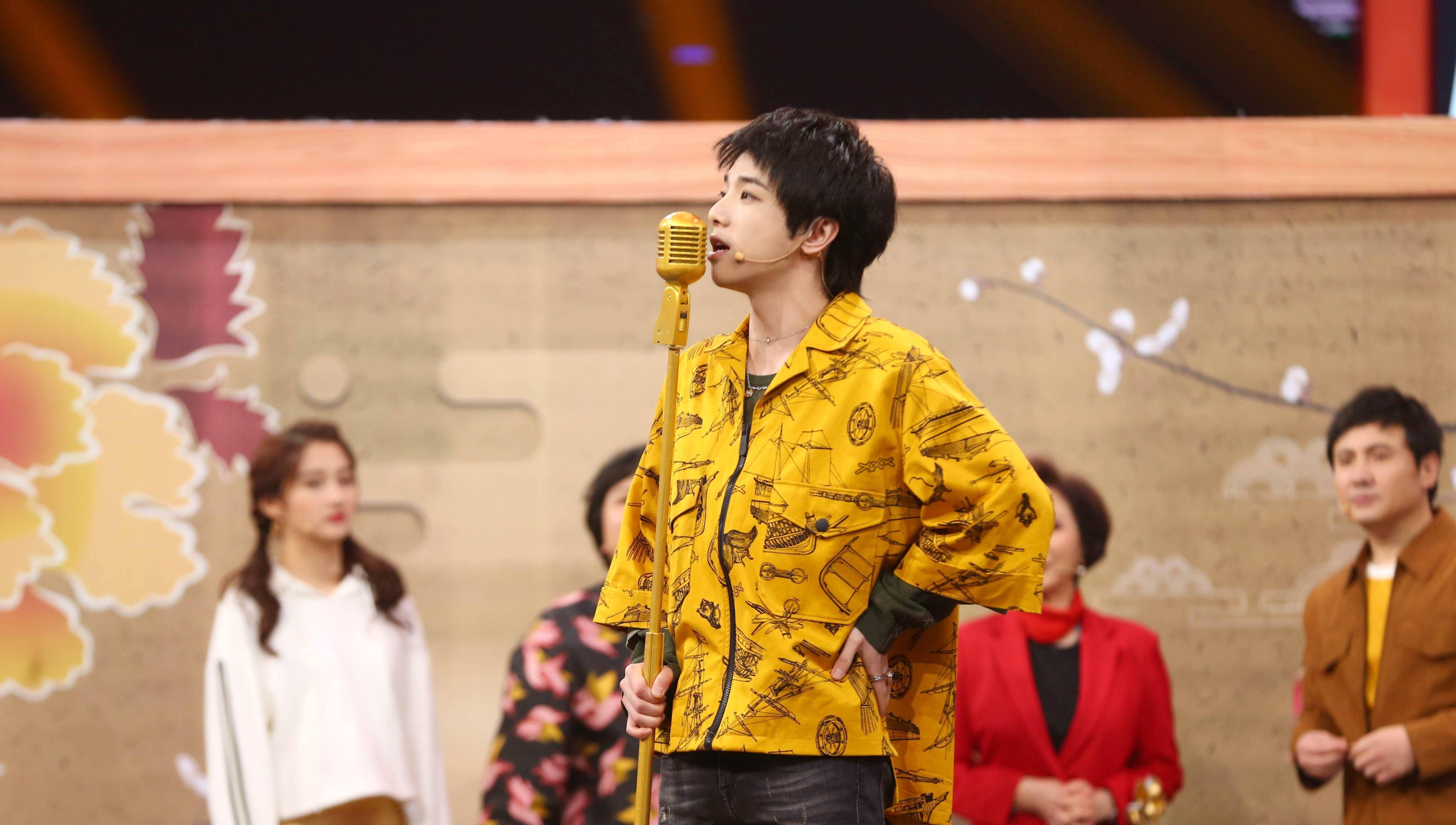 华晨宇超过tfboys,成"爸妈最欣赏的年轻艺人"_创作_彭昱_大华