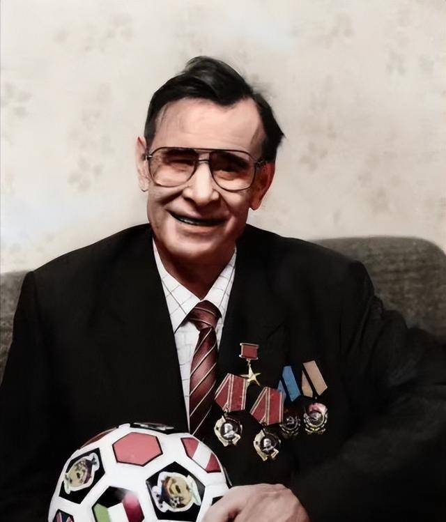 1963年金球奖得主列夫·雅辛(levyashin).