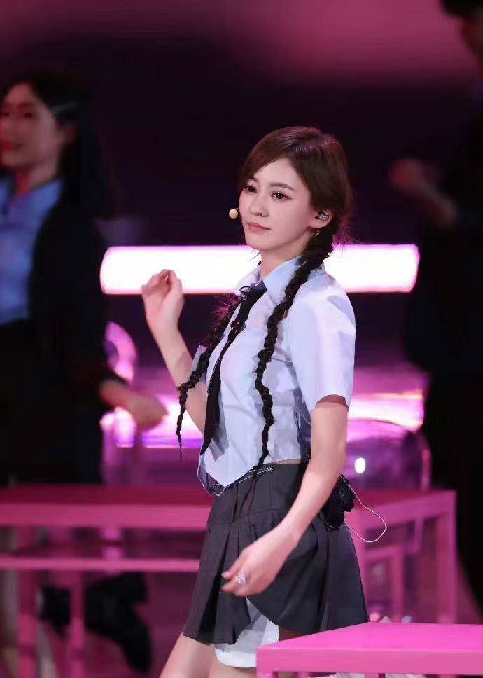 摆脱装嫩标签,成为进步最大的姐姐_陈意涵_生活_节目