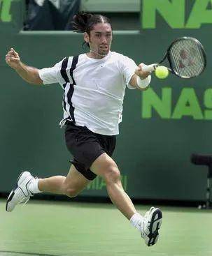 在竞争激烈的男子网坛,里奥斯各方面条件其实并不突出