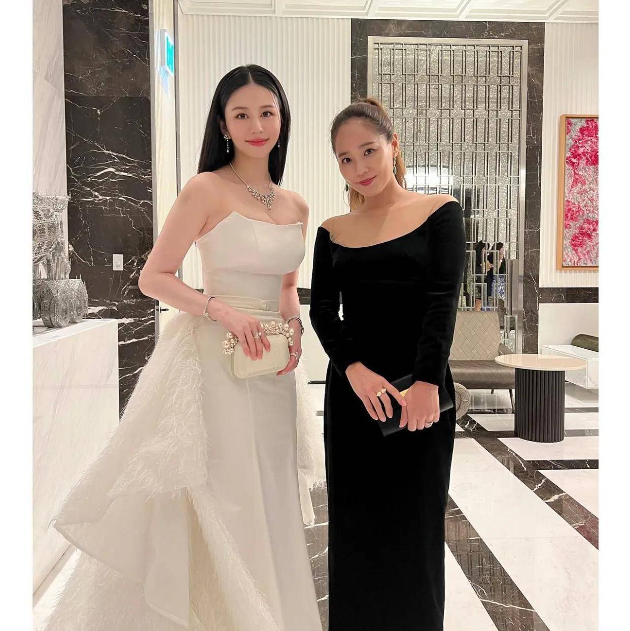 近来沈月亦不时于社交网贴出韩星合照,包括blackpink成员rosé,exo