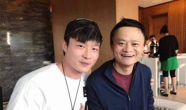 和马云玩自拍,去迪拜王子家出镜,孙英雄凭什么这么横?