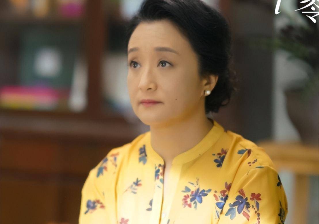 杨昆:61岁无儿无女,退休金2500别墅被拍卖,如今过得怎样_表演_父母