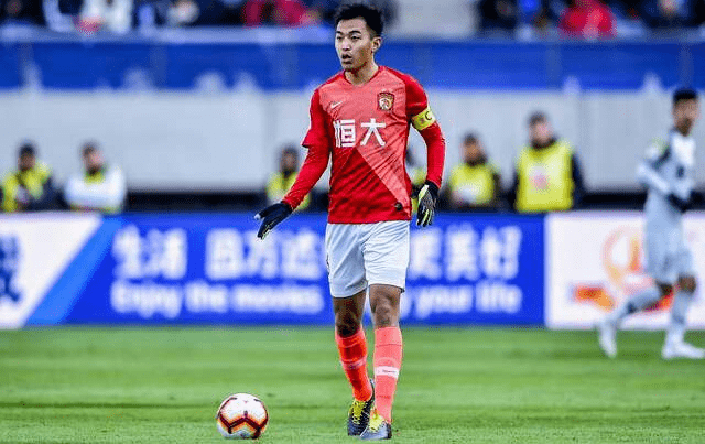 曾经的中国顶级中后卫冯潇霆,亚洲杯巨大失误让他告别国家队_比赛