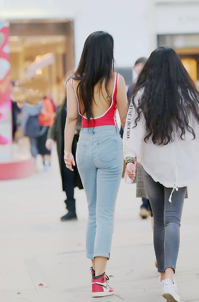 街拍:背着lv包包的白富美真有气质!_美女_时尚_方式