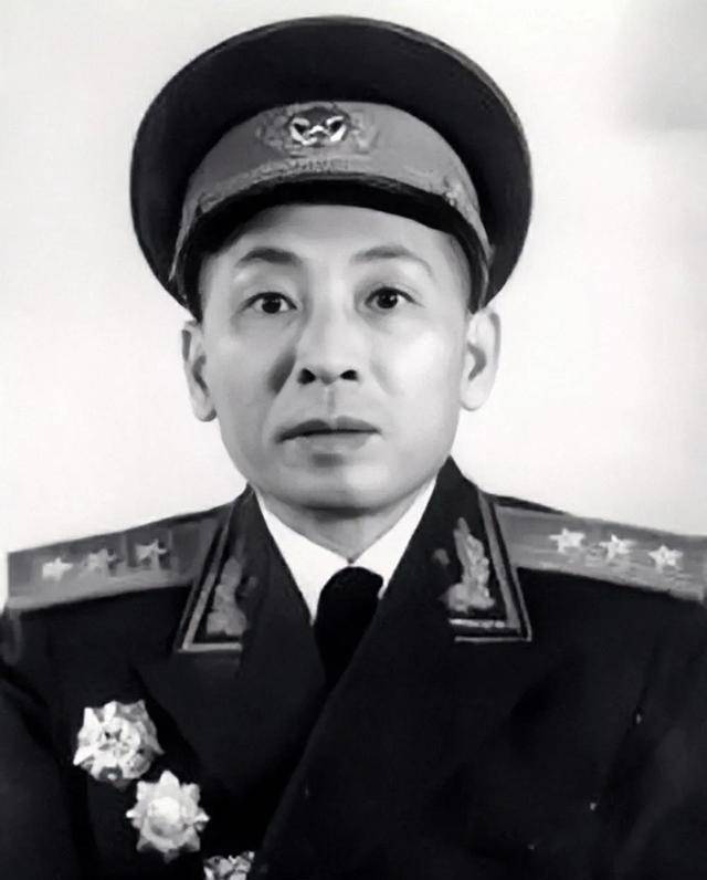 1985年，被撤编的6大军区都有哪些，首任司令员都是谁