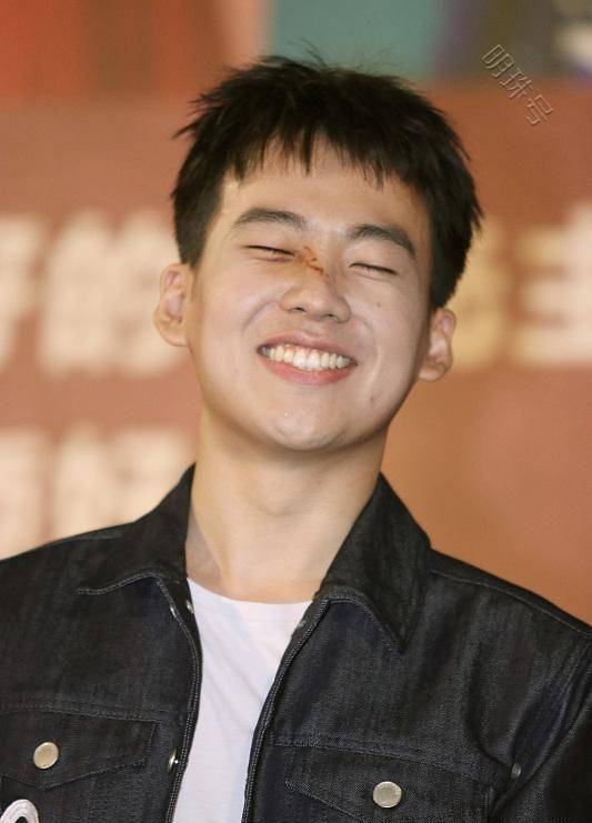 郭麒麟与小哥的教养差距有多大?