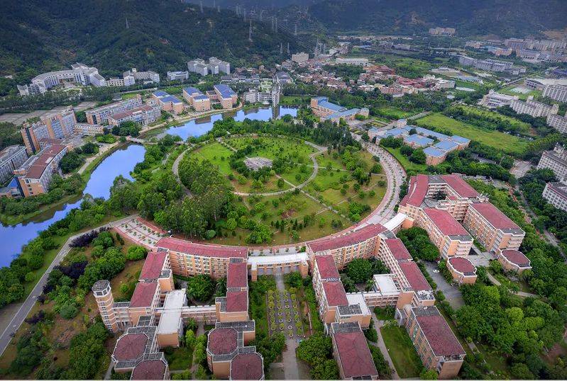 福建师范大学协和学院」*图片源自网络「欢迎来到 · 阳光学院」*