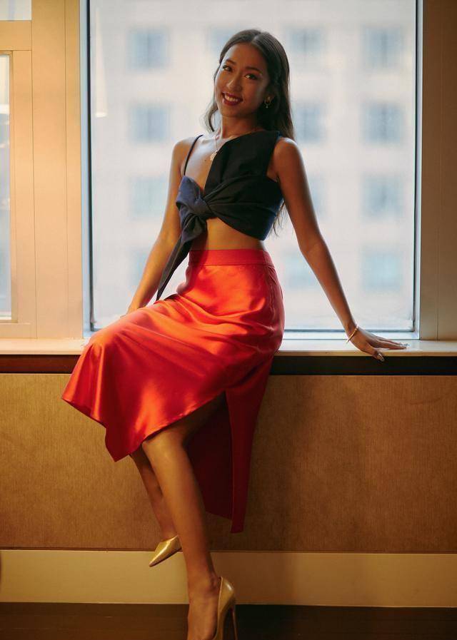 31岁吉克隽逸展现另类时髦,黑得发亮照样精彩有范_明星_黑色_个性