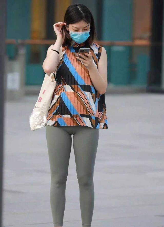 健美裤小姐姐,身姿凹凸有致_时尚_身材_的设计