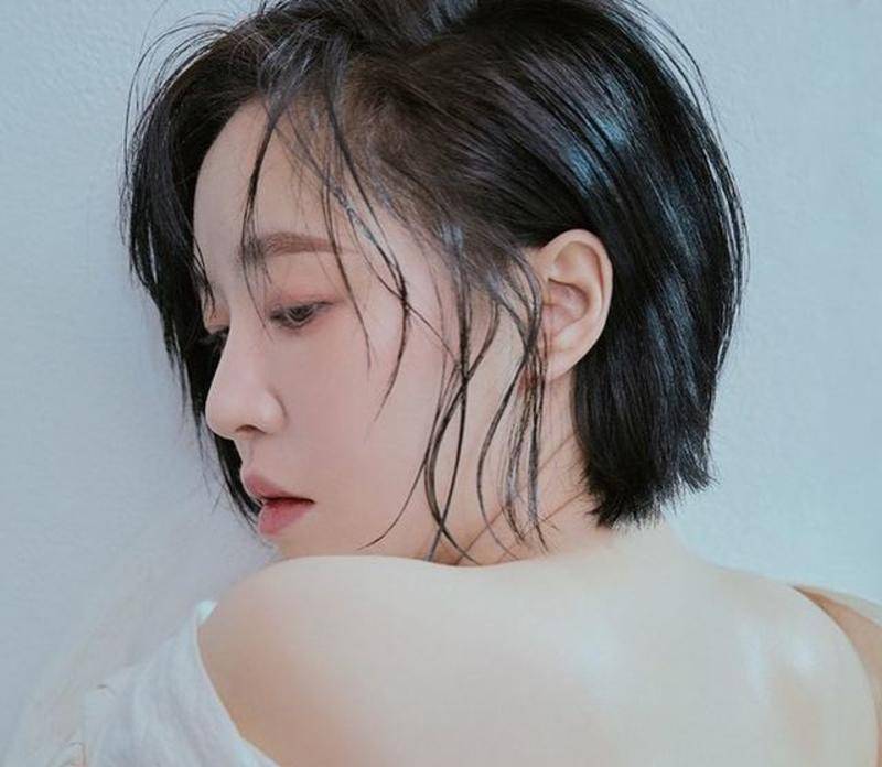 但这位孙佳仁是性格女,也是朱智勋的前女友.这两位曾闹得天翻地覆.