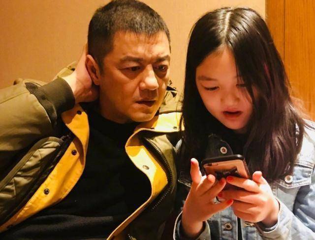 李亚鹏欠债4000万被限制消费,王菲档期排满,为女儿仗义帮前夫?