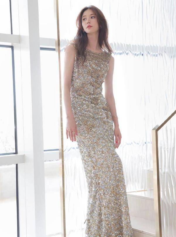 林志玲晒素颜为武汉加油,网红下巴认不出,远嫁日本后怎成这样了_形象