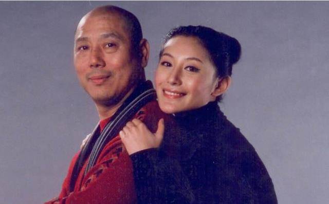 李成儒前妻:国家一级京剧演员,比丈夫小18岁,今离婚13年仍单身_史依弘
