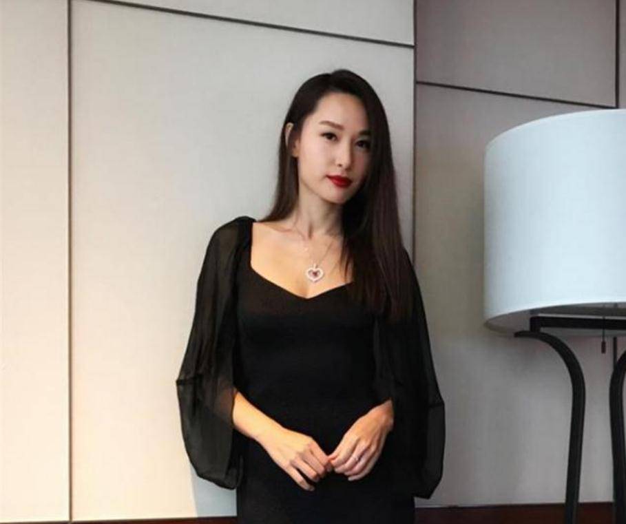 徐子珊:公开谈生活,跟谁对戏都传桃色绯闻,42岁还单身一人_香港_比赛