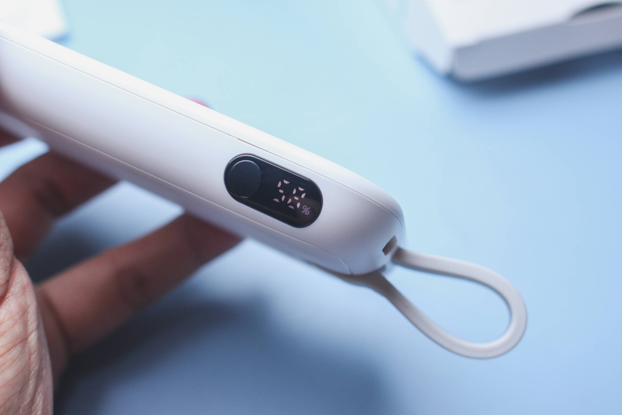 双向快充 自带线设计,这款摩米士移动电源值得入手_充电器_支持_手机