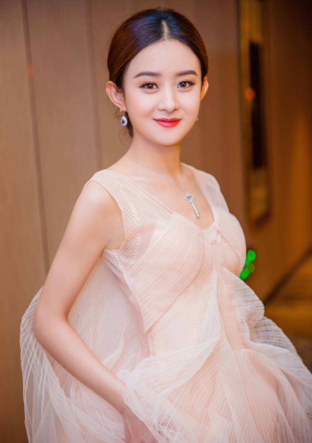 冯绍峰近照曝光,幸福感爆棚,看到他身边道具,婚变传言不攻自破_赵丽颖