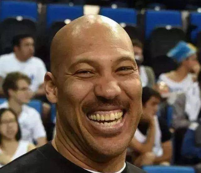 球爹推出自己签名鞋,定价飙破万元!_球鞋_儿子_品牌