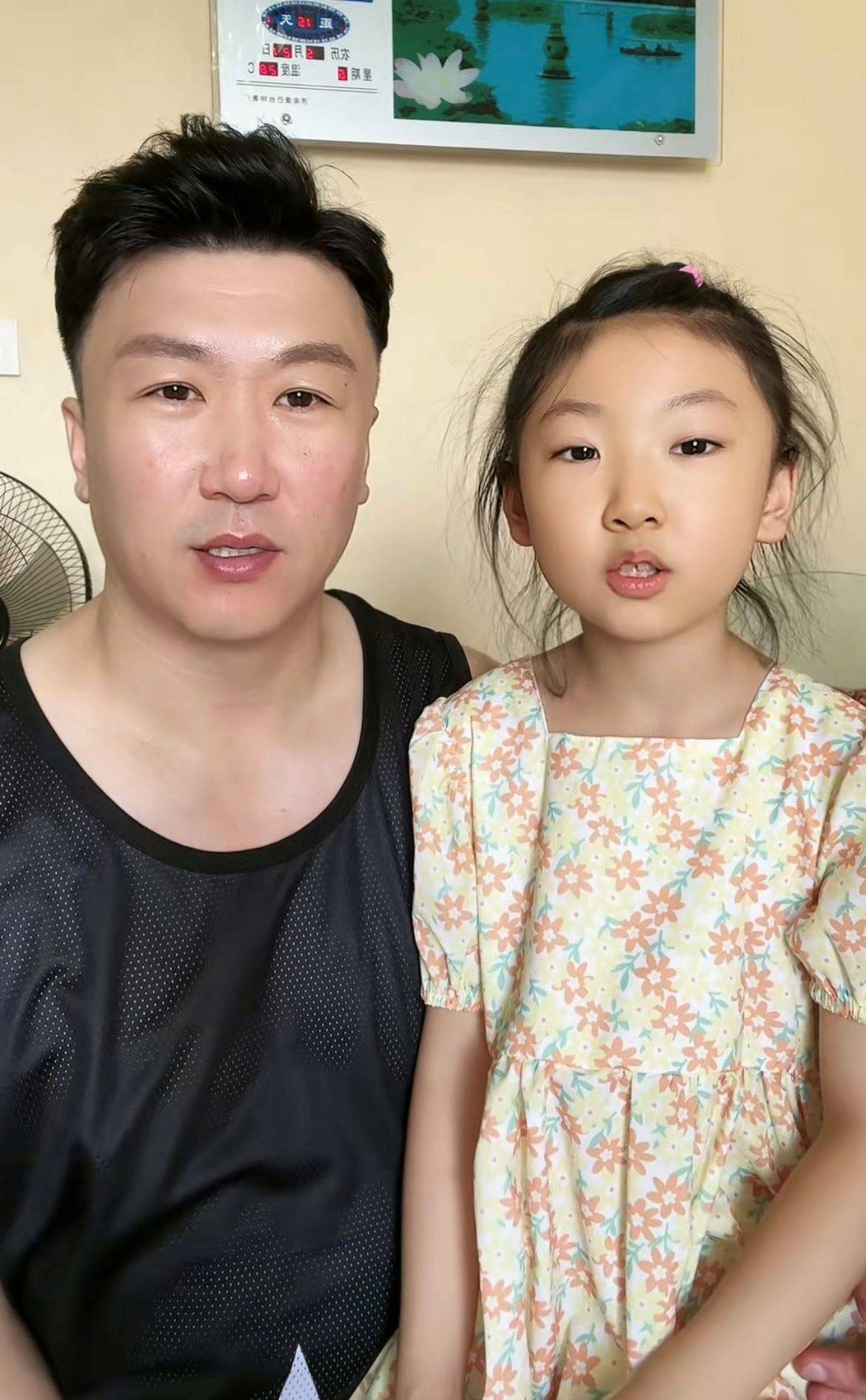 自曝与台里冲突大,养儿女钱少没房车仍租房_生活_张敏健_山东电视台