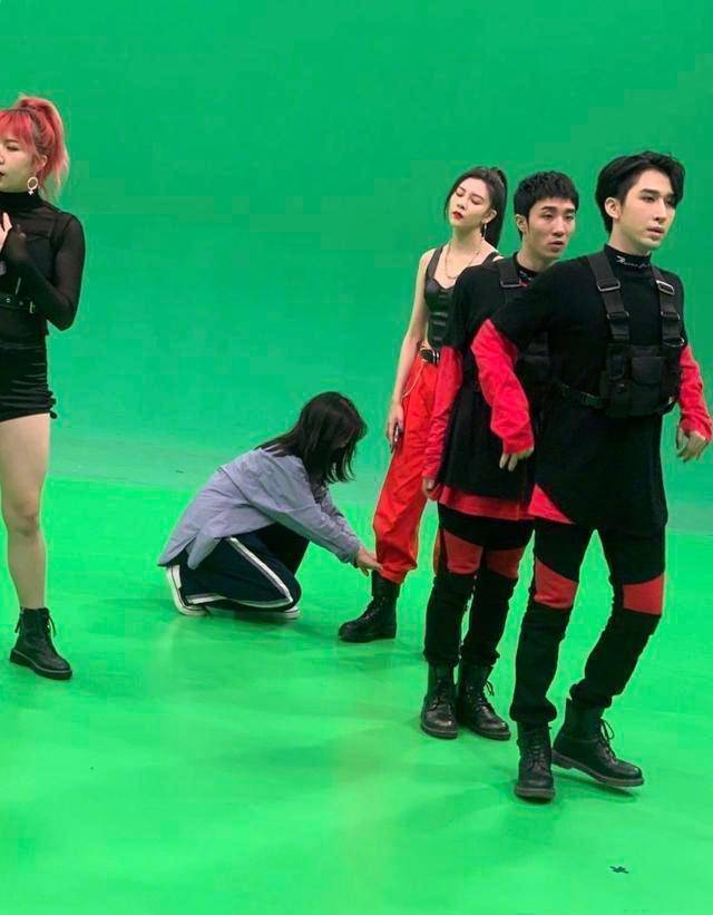 宋妍霏承认和张一山分手,网友却讽刺女方有心机_杨紫_回应_关系