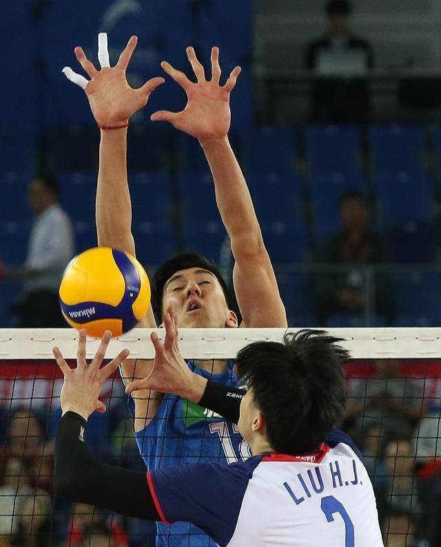 那个回应朱婷择偶标准的男排球员昨晚嗨了:我那个球就是转折点_张哲嘉